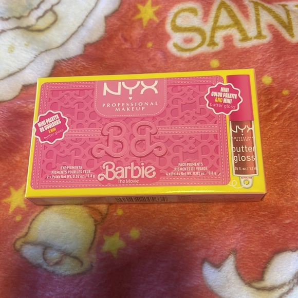 NYX Professional Makeup Barbie On The Go Eye Palette - Picture 2 of 3